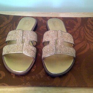 Naturalizer flat sandals Gold size 8.5